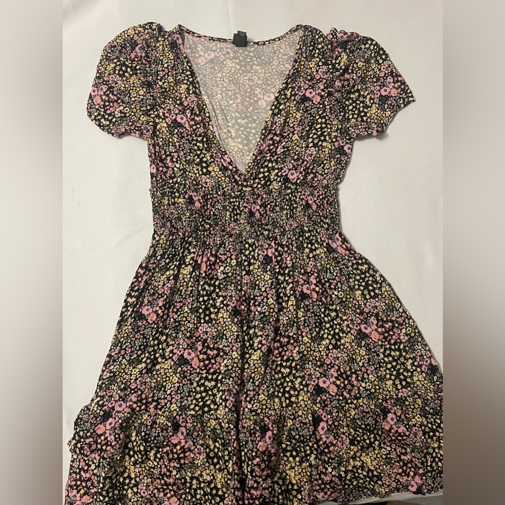 Floral flower print dress, size small, perfect for summer.